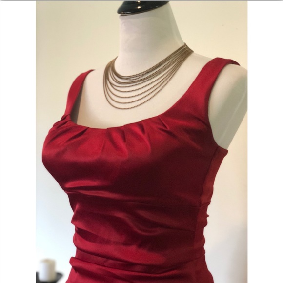 Elegant Red Dress - Picture 5 of 6